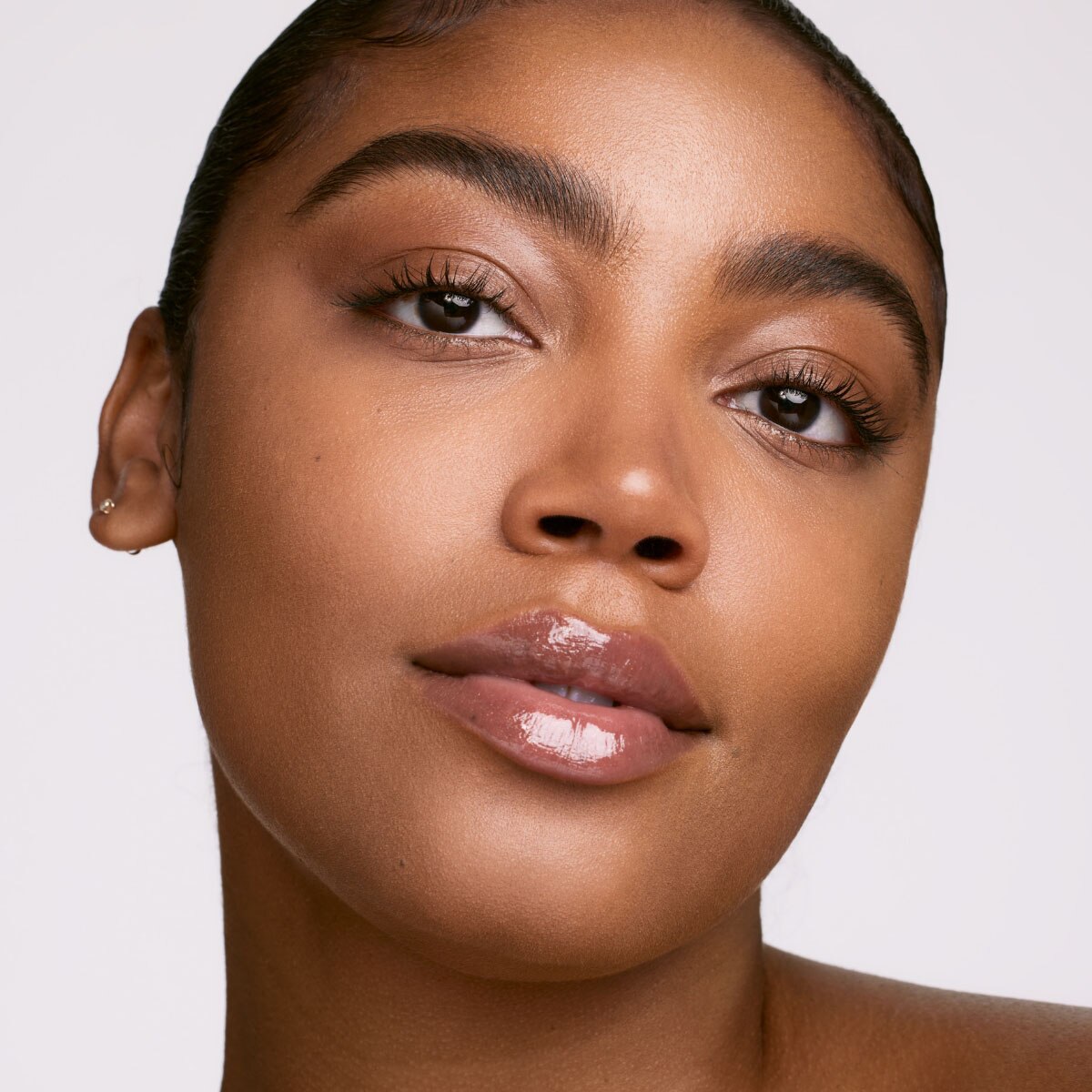 SOFT'LIT NATURALLY LUMINOUS LONGWEAR FOUNDATION (BASE DE MAQUILLAJE PARA ROSTRO)
